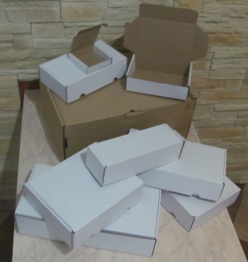 Kartony, pudełka klapowe z systemem samoskładanym robione z wykrojników w różnych wymiarach