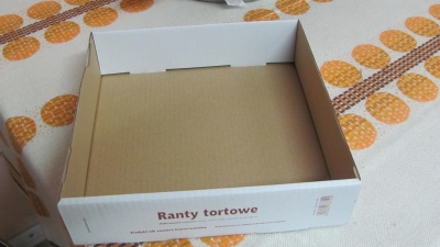 Opakowania tekturowe - wykrój składany wykonany z mikrofali jednostronnie białej.