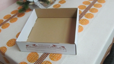 Opakowania tekturowe - wykrój składany wykonany z mikrofali jednostronnie białej.