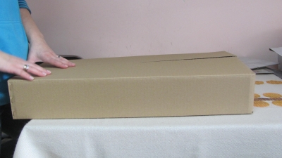 Karton klapowy, opakowanie tekturowe klejone bądź szyte, wykonane z tektury trójwarstwowej szarej