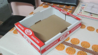 Opakowanie tekturowe, karton na ciasto wykonany z tektury trójwarstwowej jednostronnie białej