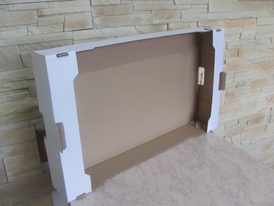 Karton na ciasto wykonany z tektury trójwarstwowej jednostronnie białej