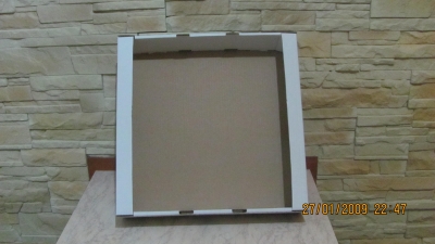 Opakowanie tekturowe, karton na ciasto wykonany z tektury trójwarstwowej jednostronnie białej