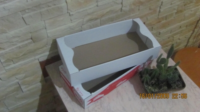 Karton na ciasto wykonany z tektury trójwarstwowej jednostronnie białej