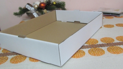 Opakowanie tekturowe na pączki, bułeczki bądź ciasto, wykonane z tektury trójwarstwowej jednostronnie białej