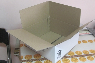 Karton klapowy, opakowanie tekturowe klejone, jednostronnie białe, na masło, wykonane z tektury trójwarstwowej